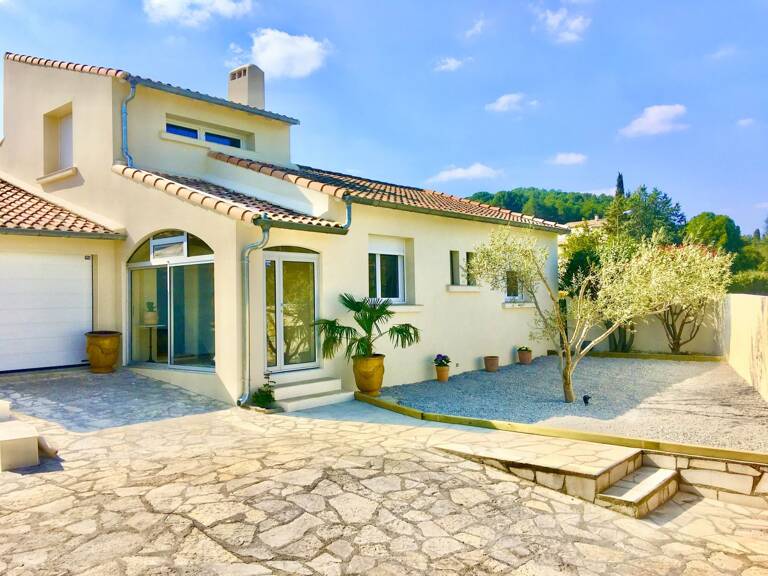 Villa — photo 1