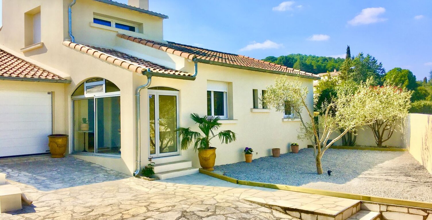 Villa — photo 1