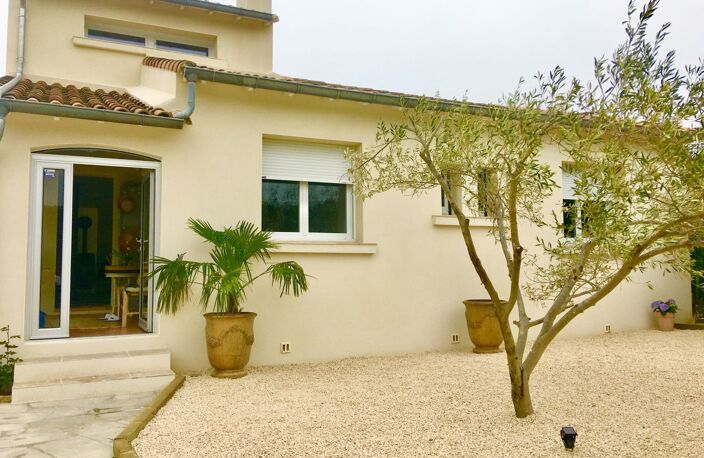 Villa — photo 2