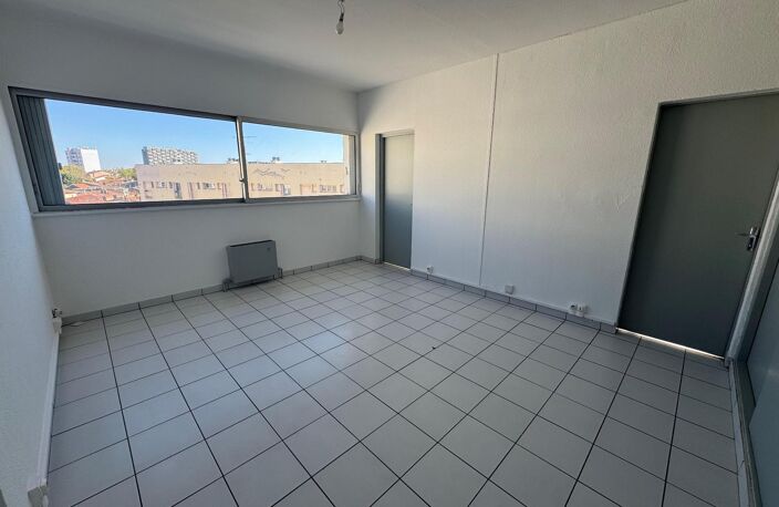 Location appartement 3 pièces 50 m² à Toulouse (31300) — photo 2