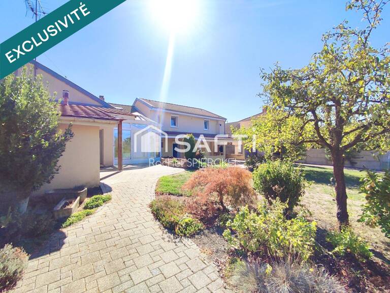 Maison lumineuse avec véranda, grand jardin, et garages — photo 1