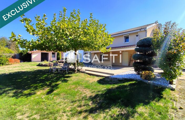 Maison lumineuse avec véranda, grand jardin, et garages — photo 3