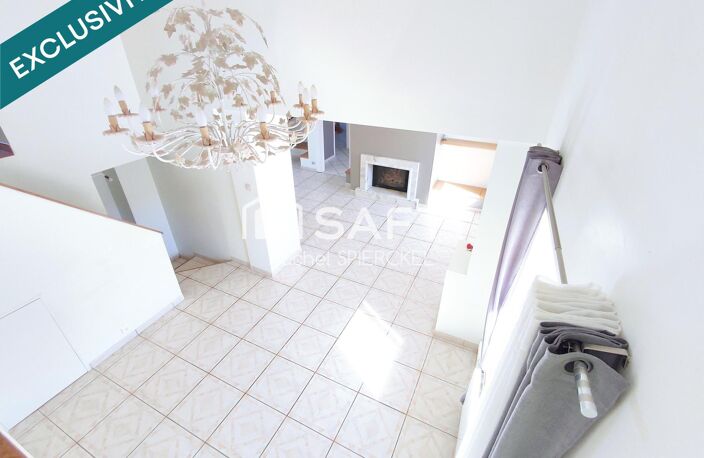 Maison lumineuse avec véranda, grand jardin, et garages — photo 4