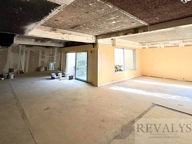 Local commercial — photo 1