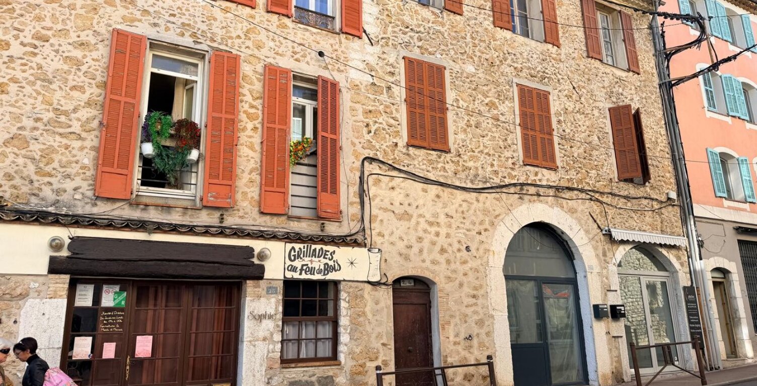 Local commercial — photo 1