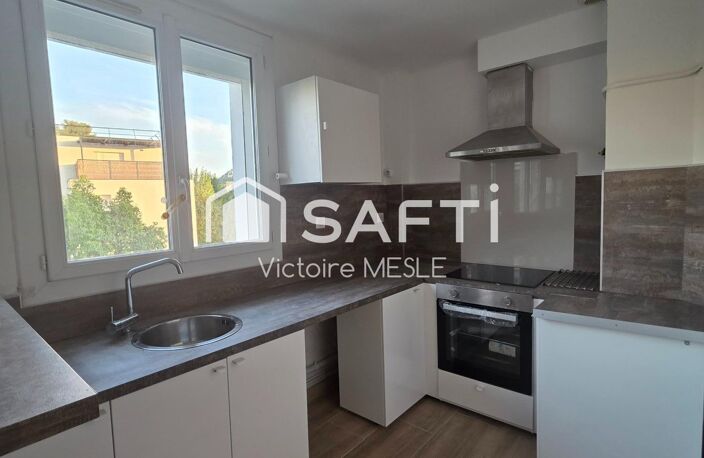Joli Appartement d'une superficie de 49 m 2, offrant un un salon de 26 m2 ouvert sur un espace cuisine équipée, avec place de parking, dans une résidence calme du 8ème arrondissement de Marseille, quartier Bonneveine. — photo 4