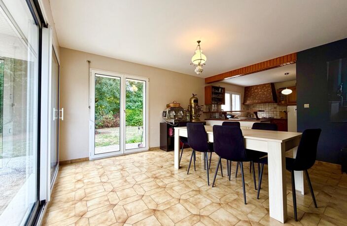 Maison avec vie de plain-pied, garage, abri de jardin sur terrain de 2 040 m². — photo 4