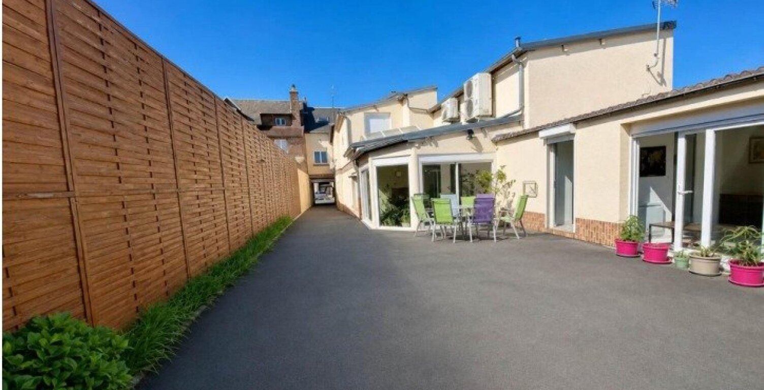 Coup de cœur assuré avec cette maison de 293 m². — photo 1