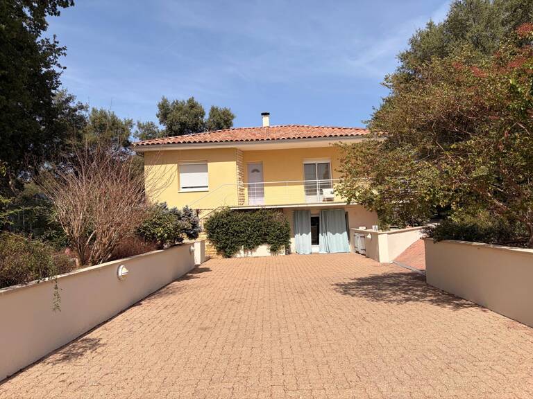 Maison familiale avec piscine sur 1 930 m2 arborés — photo 1
