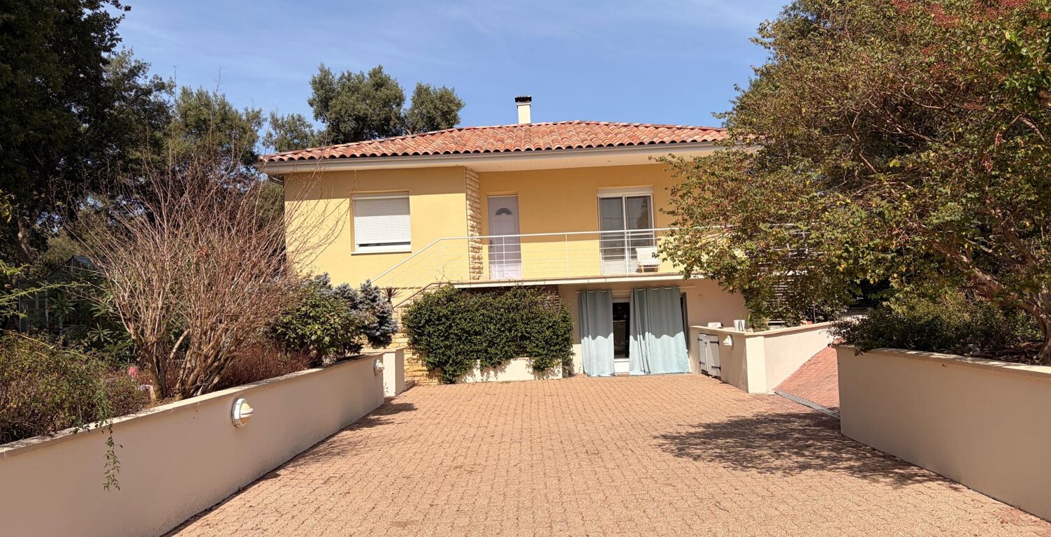 Maison familiale avec piscine sur 1 930 m2 arborés — photo 1