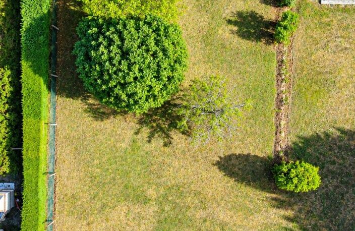 Terrain constructible de 860 m² à Lamarque — photo 2