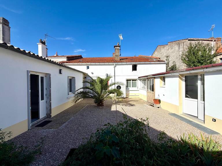 Un bien offrant ESPACE, CHARME, et FLEXIBILITE — photo 1