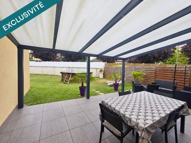 Découvrez cette maison familiale lumineuse et fonctionnelle avec un bel extérieur au calme avec terrasse et pergola sans vis-à-vis. — photo du bien