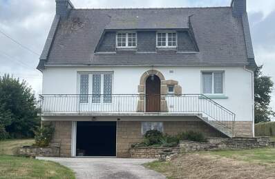 Maison de bonne construction à mettre au gout du jour avec sous sol complet — photo du bien