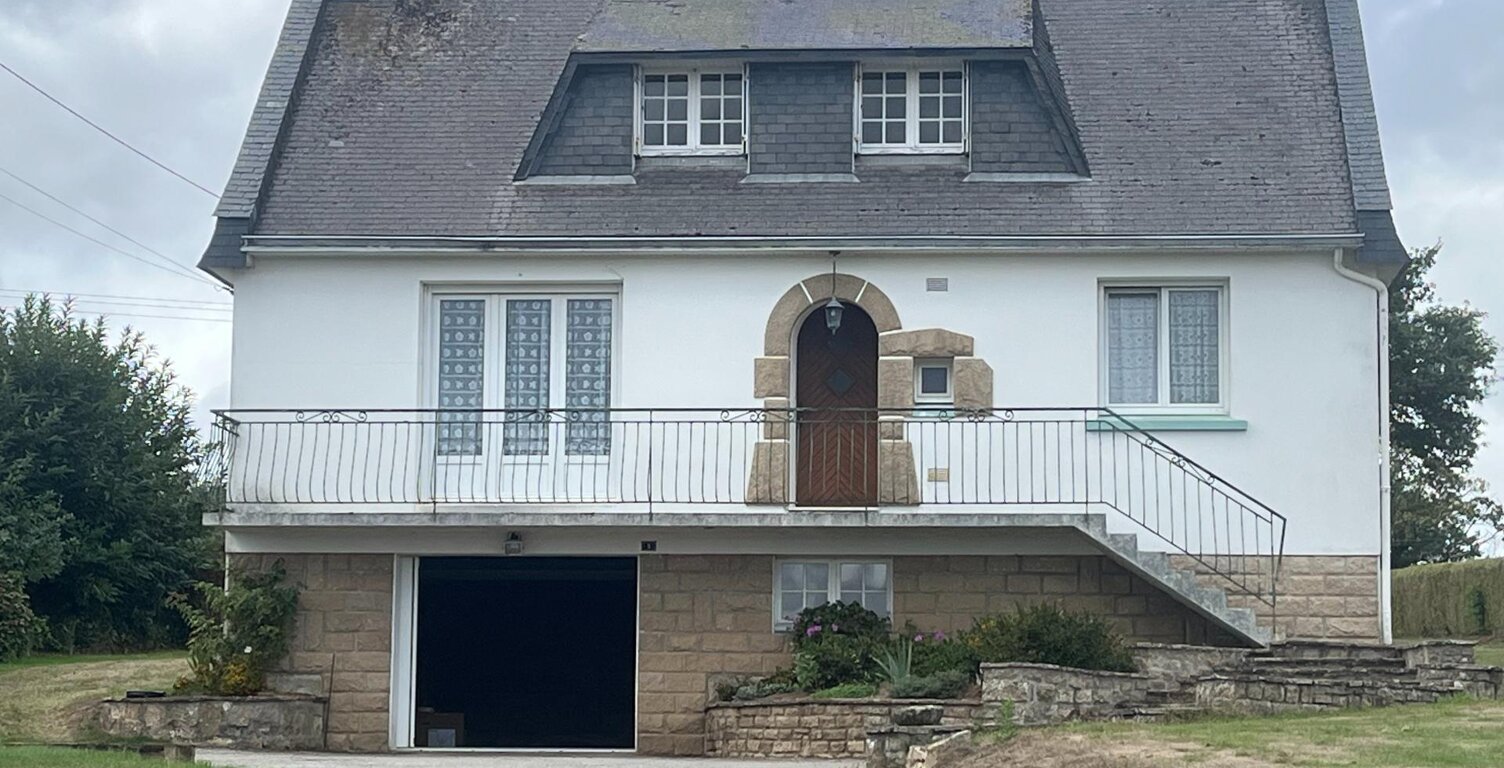 Maison de bonne construction à mettre au gout du jour avec sous sol complet — photo 1