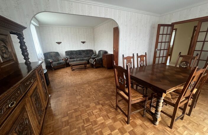 Maison de bonne construction à mettre au gout du jour avec sous sol complet — photo 3