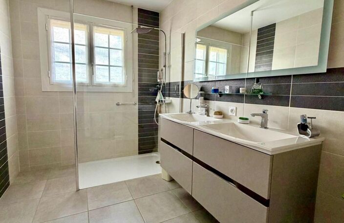 MAISON D'ARCHITECTE SUITE PARENTALE EN RDC ET DOUBLE GARAGE — photo 5