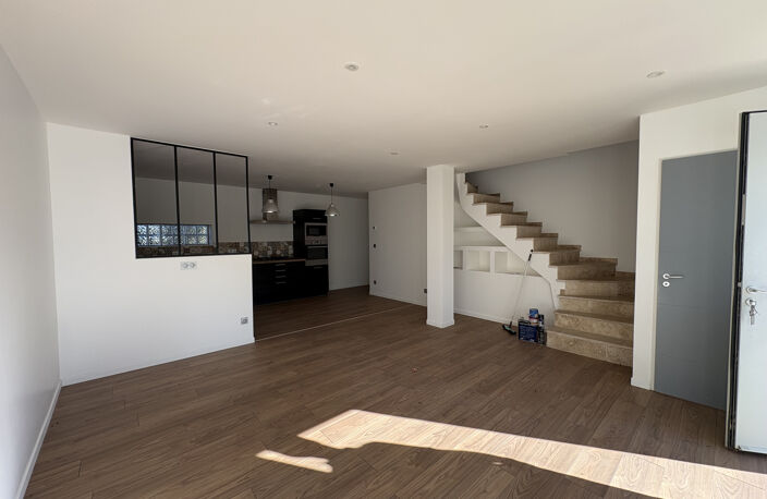 A LOUER  - Maison T3 avec extérieur — photo 2