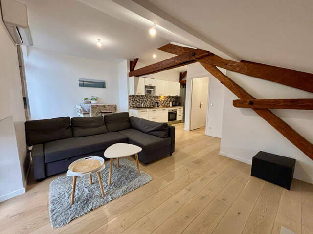 ARES - CHARMANT APPARTEMENT T3 HYPER CENTRE — photo du bien