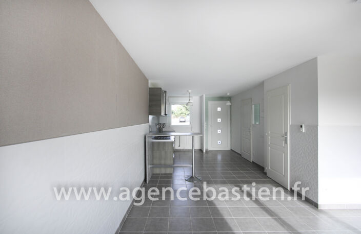 Maison mitoyenne entièrement rénovée - Pregnin — photo 4