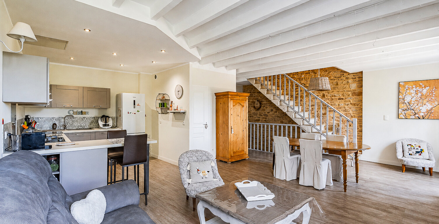 Bel appartement en triplex au coeur de Lachassagne — photo 1