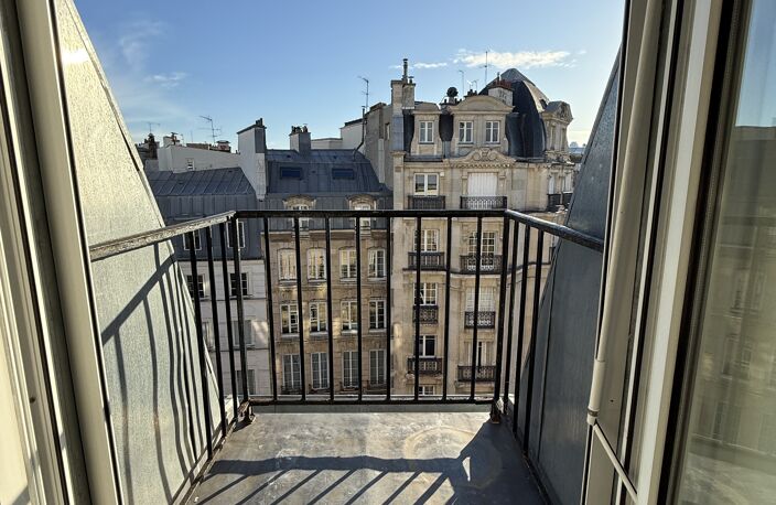 Les Halles – 2 pièces au dernier étage avec balcons — photo 2