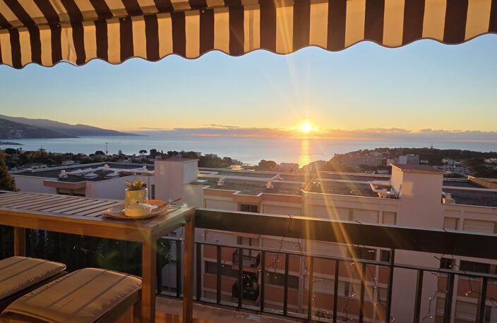 ROQUEBRUNE-CAP-MARTIN - STUDIO PLEINE VUE MER — photo 2
