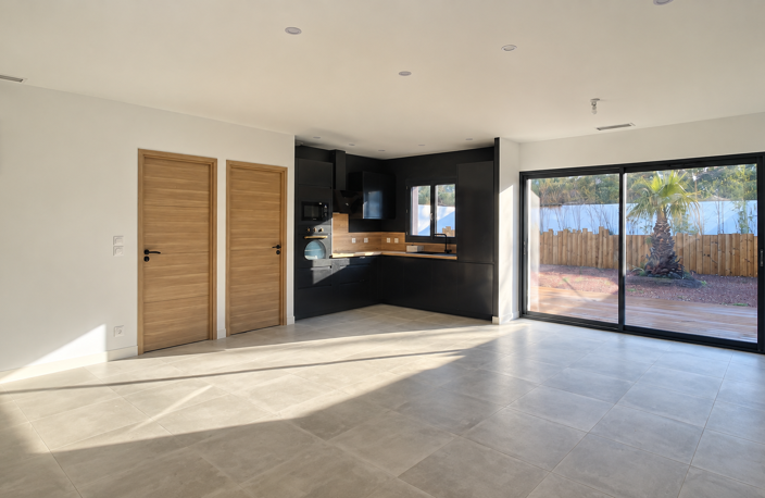 A vendre maison neuve de plain-pied, garage et jardin piscin — photo 2