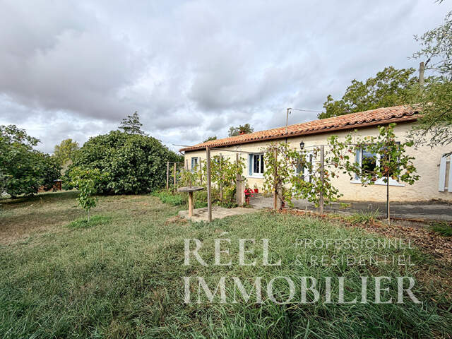 Maison de 80m2 avec grand terrain et 2 garages — photo du bien