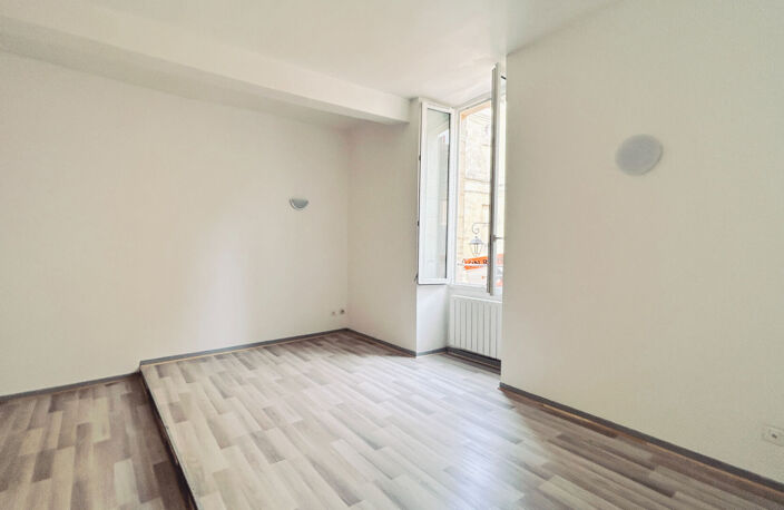 A LOUER APPARTEMENT DE TYPE 1 - BLAYE CENTRE — photo 5