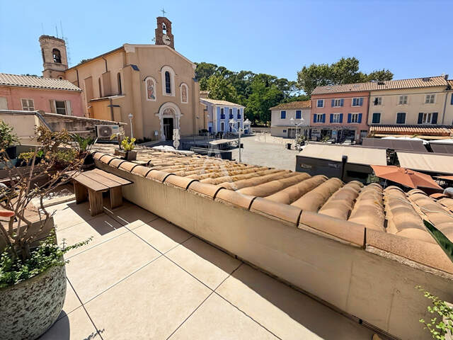 T1 meublé avec terrasse plein coeur du village ! — photo du bien