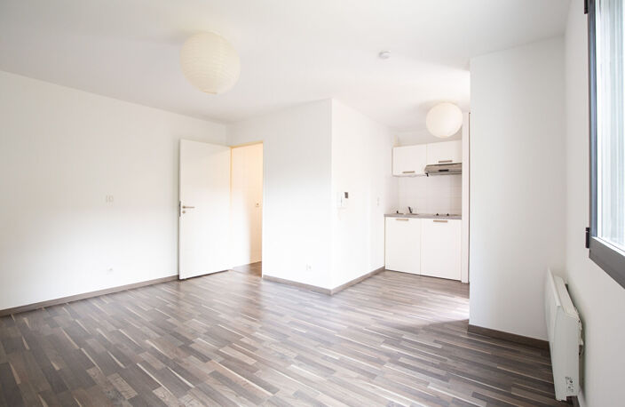 A VENDRE  NANTES SAINT-CLEMENT STUDIO EN PARFAIT ETAT DANS RESIDENCE DE STANDING — photo 3