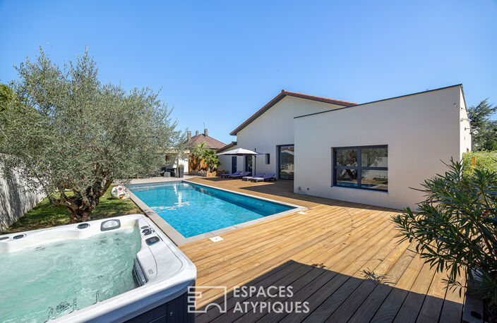 Maison contemporaine aux volumes spectaculaires avec piscine, à Genas — photo 2