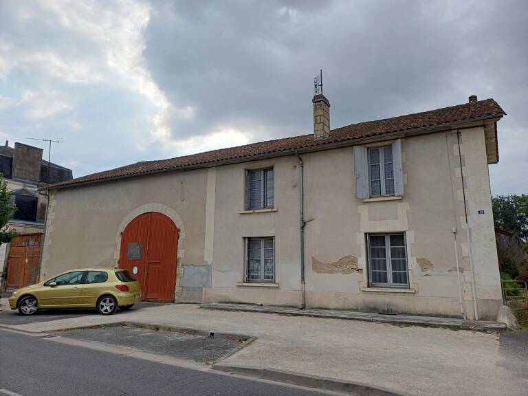 Maison familial au coeur de Chalais. — photo 1
