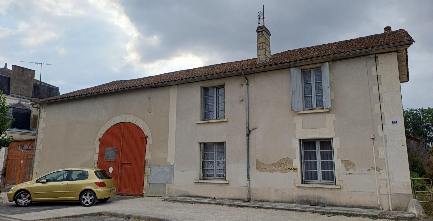 Maison familial au coeur de Chalais. — photo 1