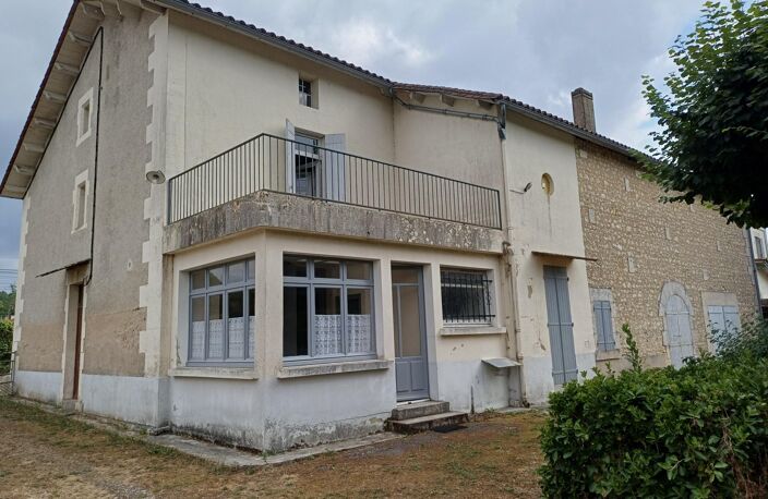 Maison familial au coeur de Chalais. — photo 2