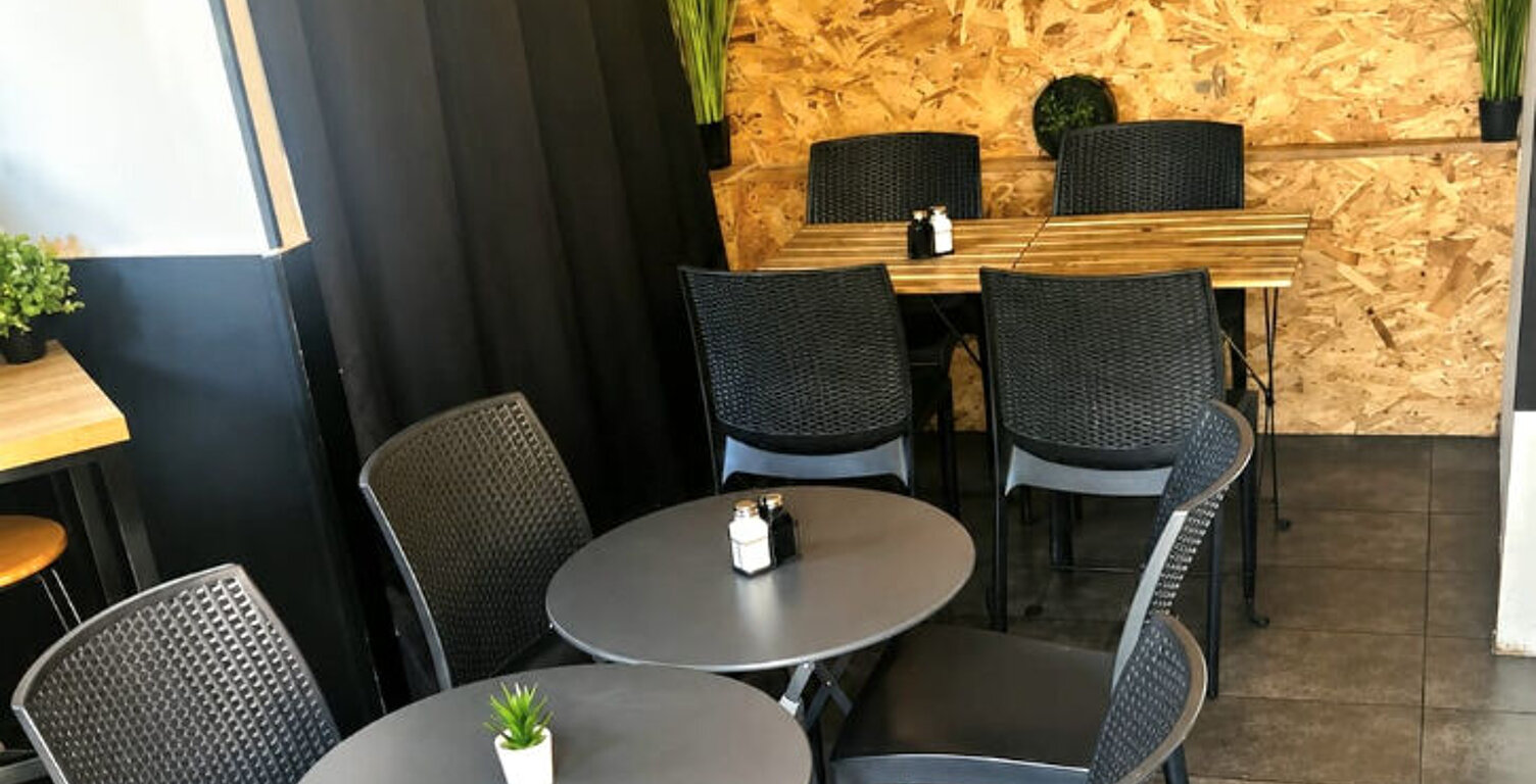 Fonds de commerce de 35m² - Cente village de Luynes — photo 1