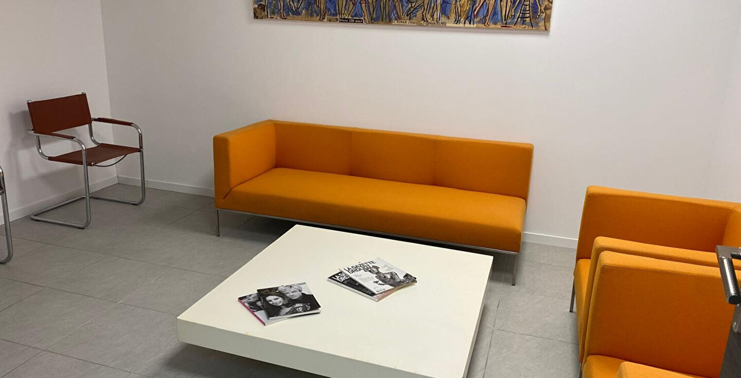 BUREAUX 108M² EGUILLES - PARKING 275 000 — photo 1