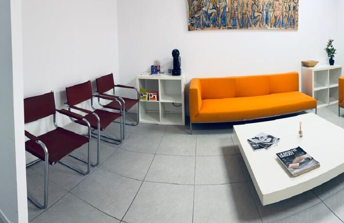 BUREAUX 108M² EGUILLES - PARKING 275 000 — photo 3