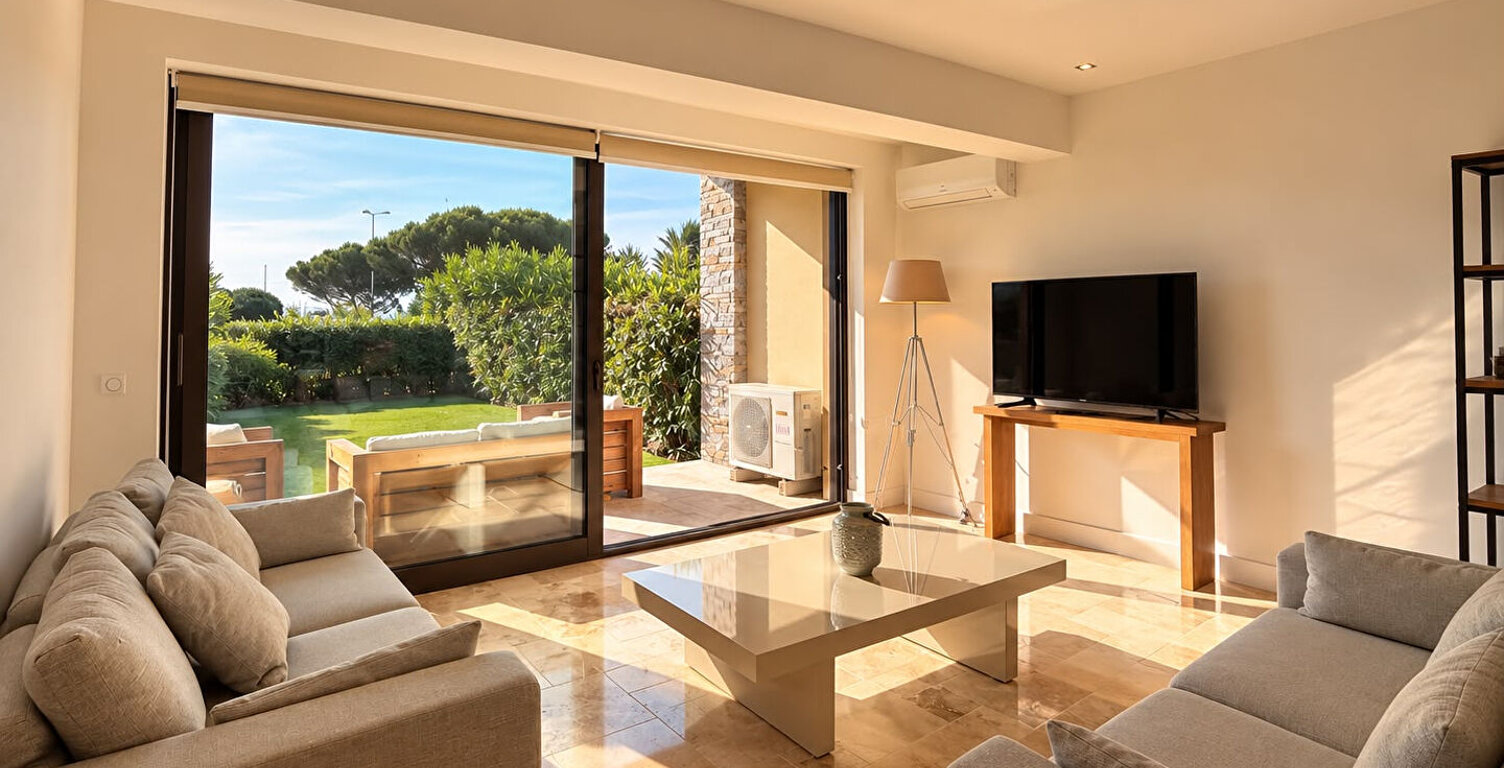A VENDRE APPARTEMENT RESIDENCE BORD DE MER, 2 PIECES EN REZ-DE-JARDIN, PARKING PRIVE aux ISSAMBRES — photo 1