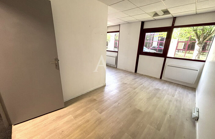 BUREAUX PONTOISE RDC - 70M² — photo 2