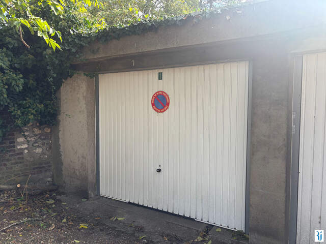 Parking / box — photo du bien