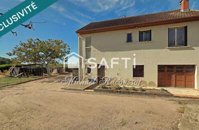 Maison de 100 m² à rénover  3 chambres  Garages et jardin — photo du bien