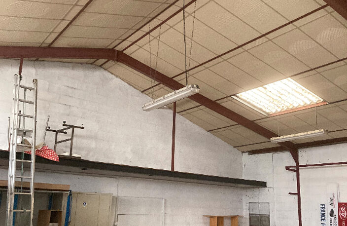 Entrepôt / local industriel Ivoy Le Pre 400 m2 . — photo 2