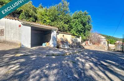 Une maison de village à fort potentiel, avec terrain en terrasses, vue dégagée et grand garage indépendant. — photo du bien