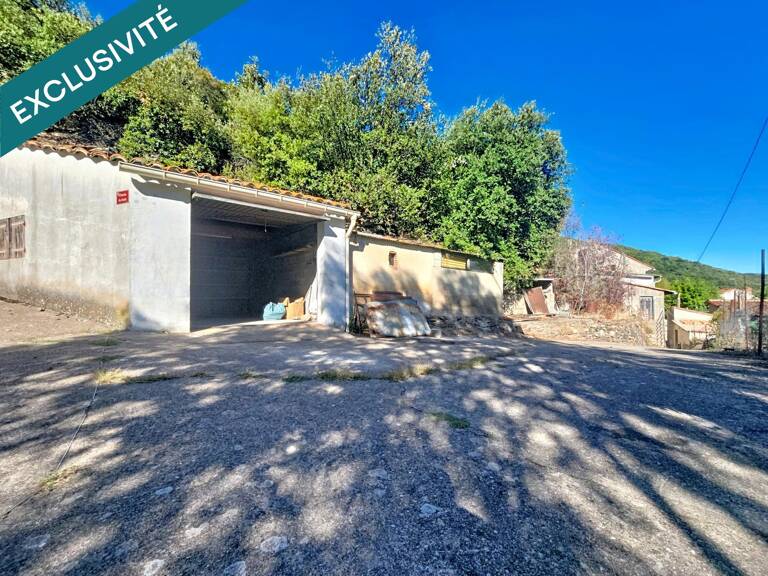 Une maison de village à fort potentiel, avec terrain en terrasses, vue dégagée et grand garage indépendant. — photo 1