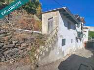 Une maison de village à fort potentiel, avec terrain en terrasses, vue dégagée et grand garage indépendant. — photo 2