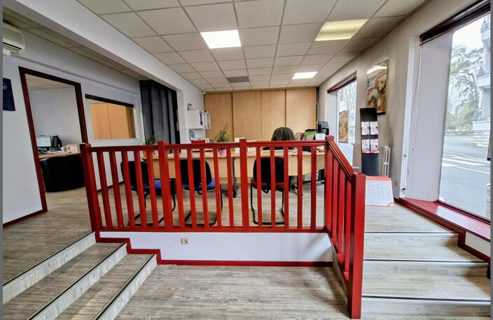 LOCAL COMMERCIAL 97M² CENTRE OLORON SAINTE-MARIE — photo 2