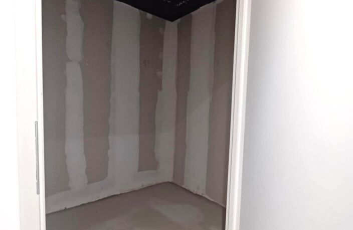 Vente Garage 150 m&sup2; — photo 3