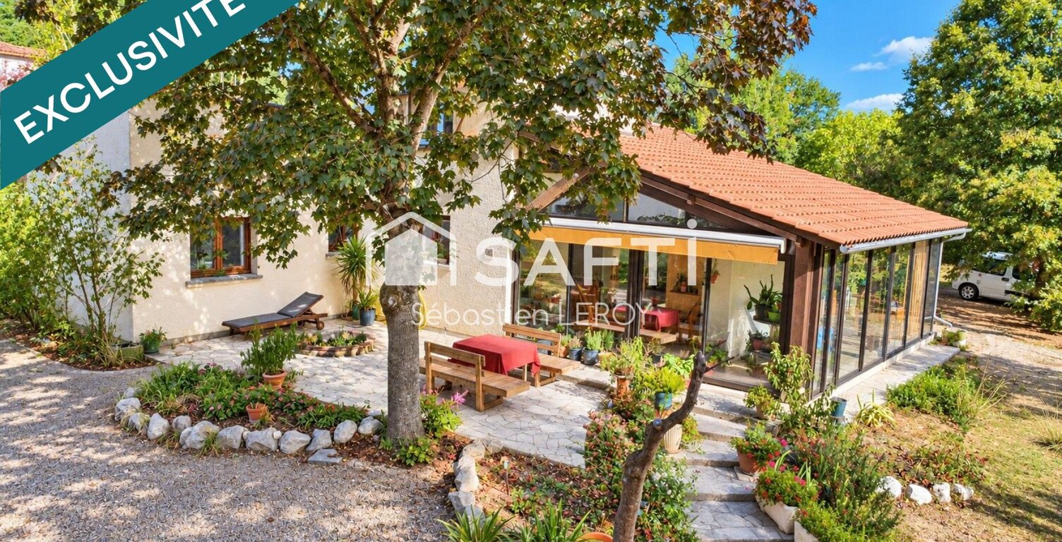 Maison avec parc arboré et véranda. — photo 1